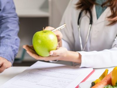 nutritionist-giving-consultation-to-patient-with-healthy-fruit-and-vegetable.jpg